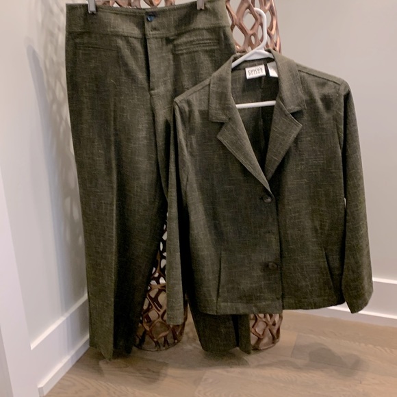 Chicos 2 Piece Pants & Jacket - Picture 1 of 8
